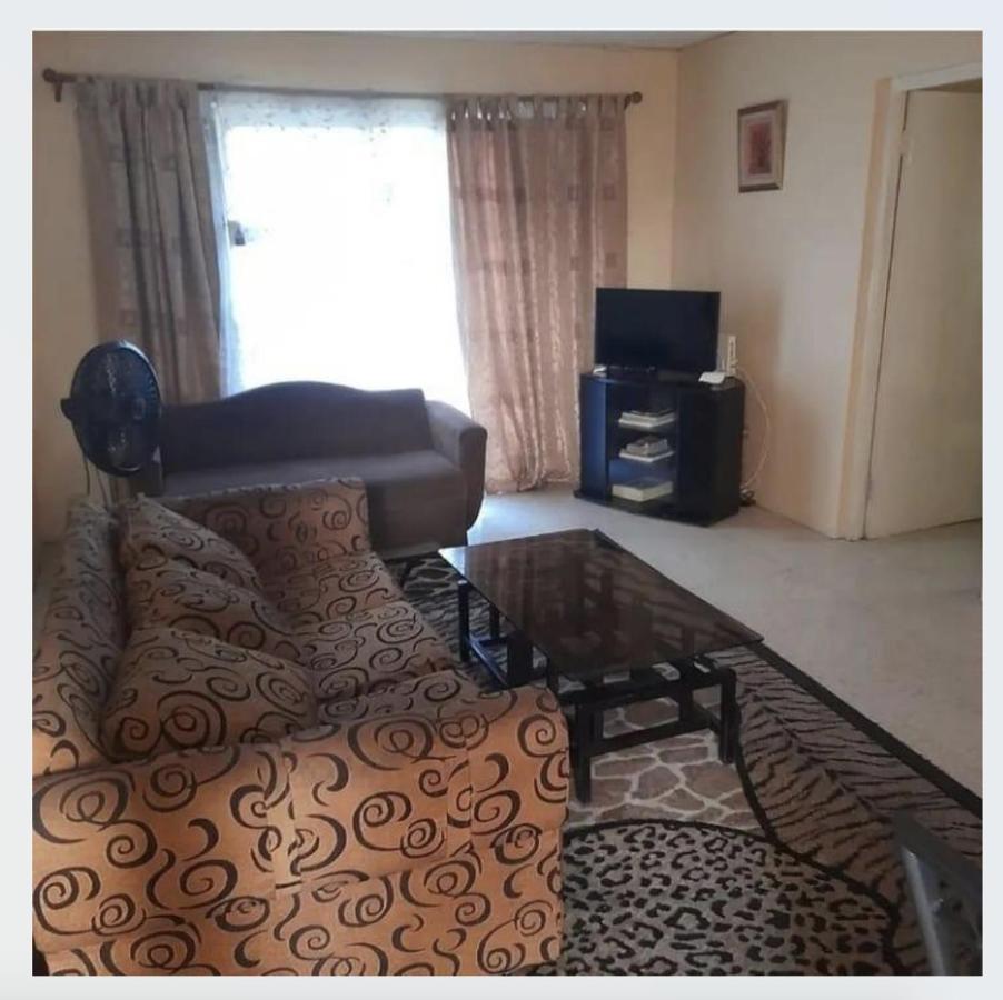 Chelsea Manor Apartment Kingston Bagian luar foto