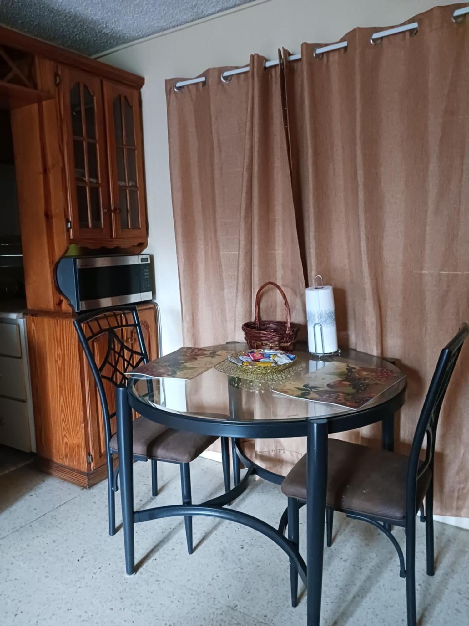 Chelsea Manor Apartment Kingston Bagian luar foto